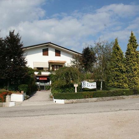 Hotel La Rua Carre Bagian luar foto