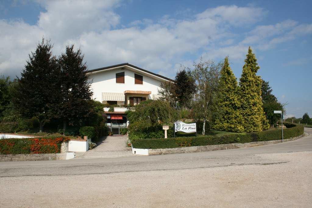 Hotel La Rua Carre Bagian luar foto